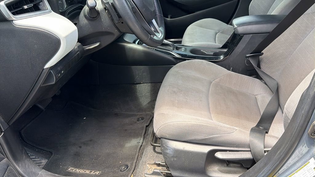 Used 2020 Toyota Corolla SE FWD image 9