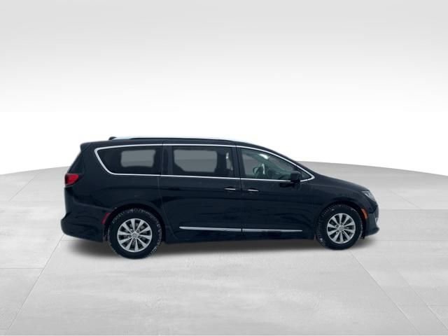 Used 2018 Chrysler Pacifica Touring-L image 6