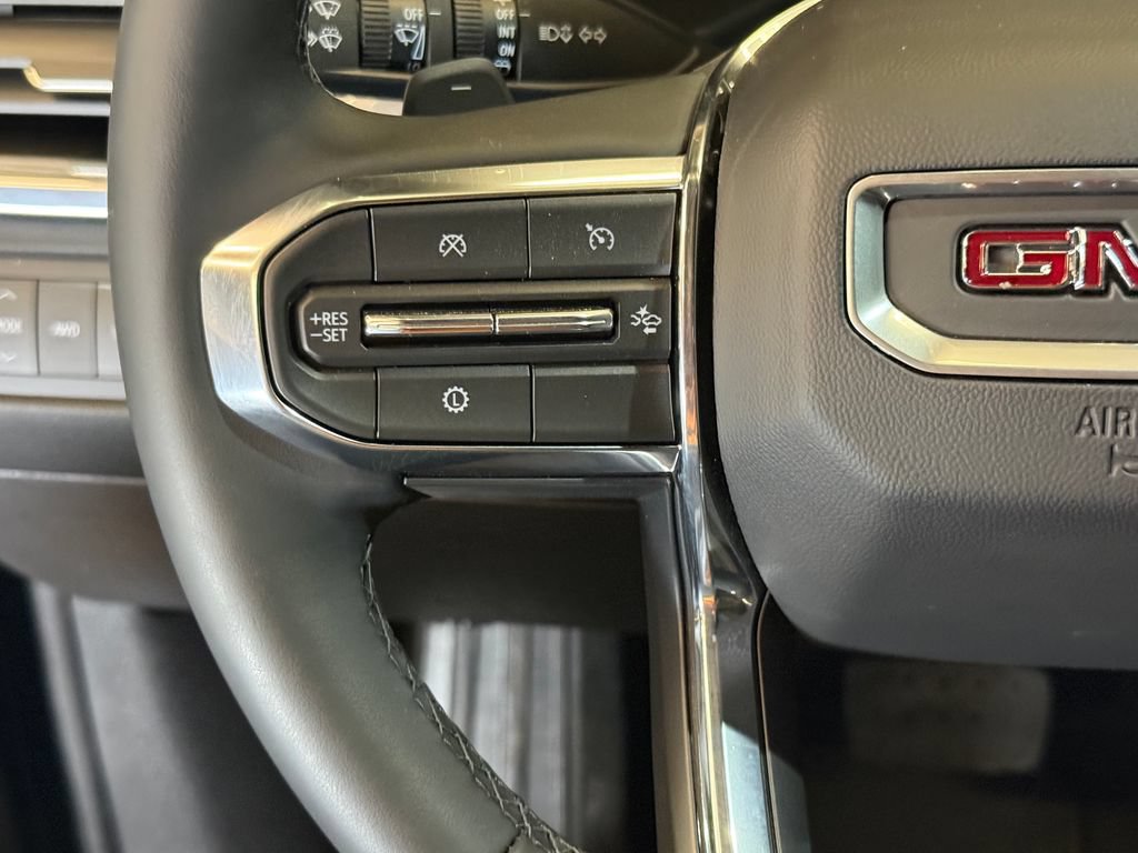 Used 2026 GMC Acadia Elevation w/ Elevation Premium Package AWD/4WD image 11