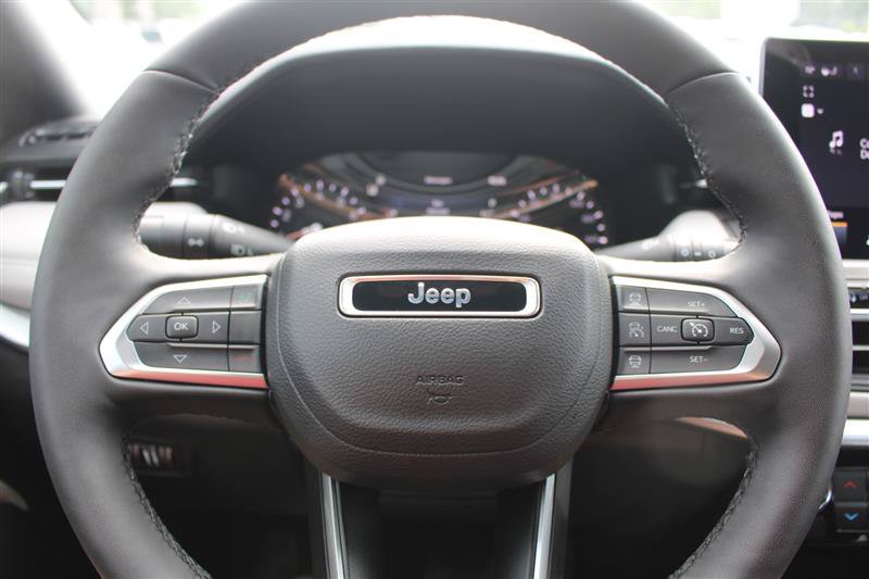 Used 2026 Jeep Compass Limited AWD/4WD image 13