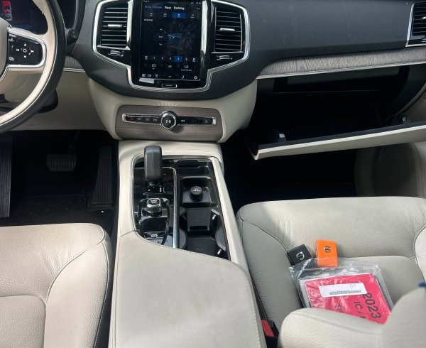 Used 2023 Volvo XC90 B5 Plus image 9