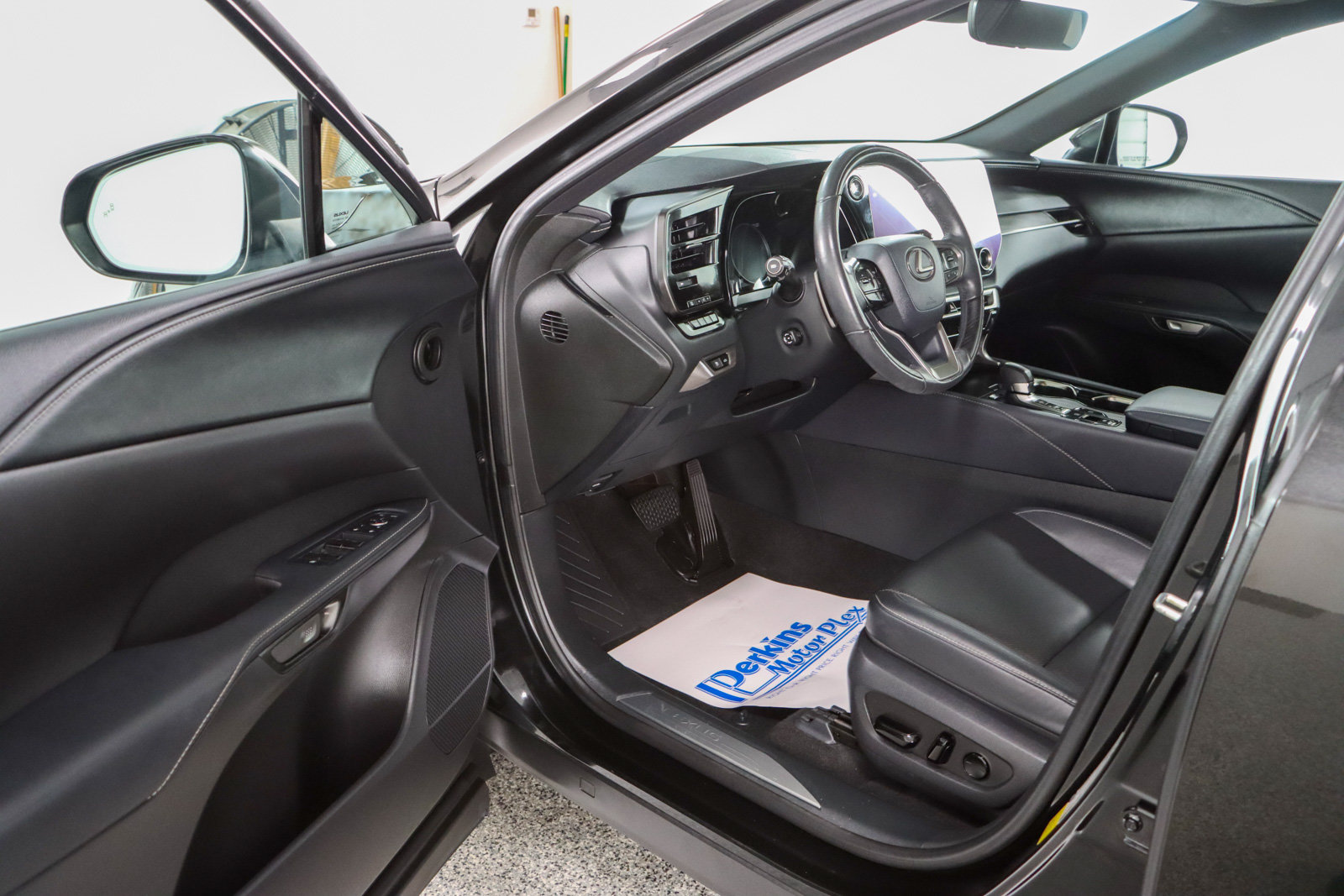 Used 2023 Lexus RX 350 Premium w/ Accessory Package (Z1) FWD image 3