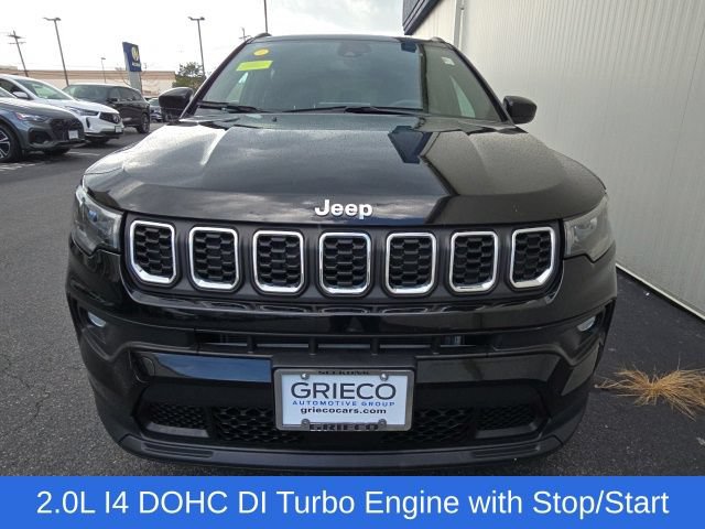 Used 2024 Jeep Compass Latitude AWD/4WD image 2