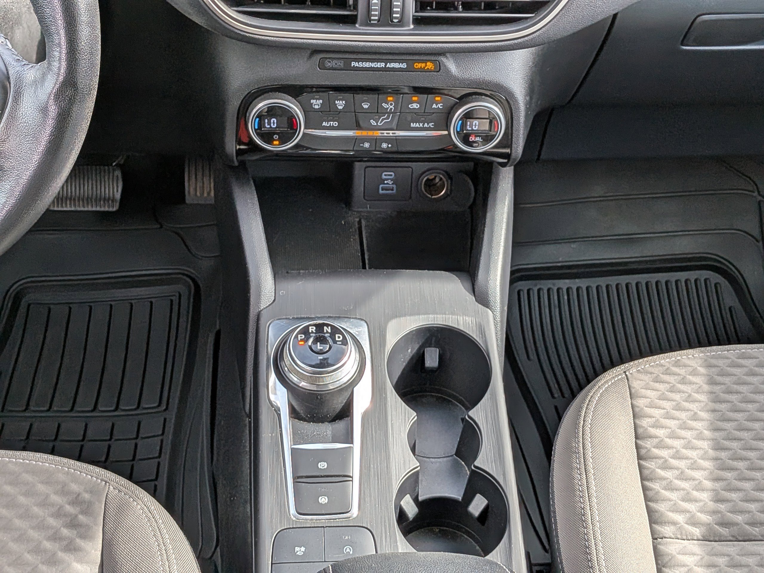 Used 2021 Ford Escape SE w/ SE Sport Appearance Package image 19