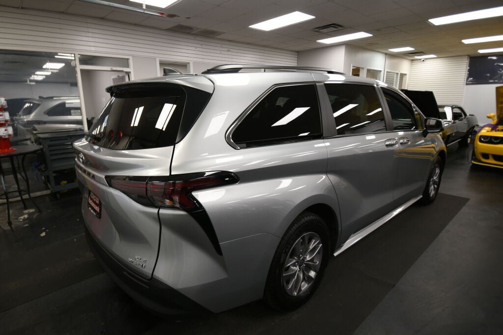 Certified 2024 Toyota Sienna XLE FWD image 7
