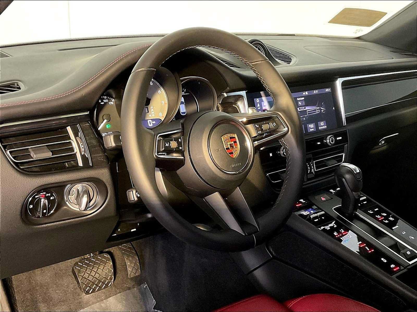 Certified 2023 Porsche Macan S AWD/4WD image 4