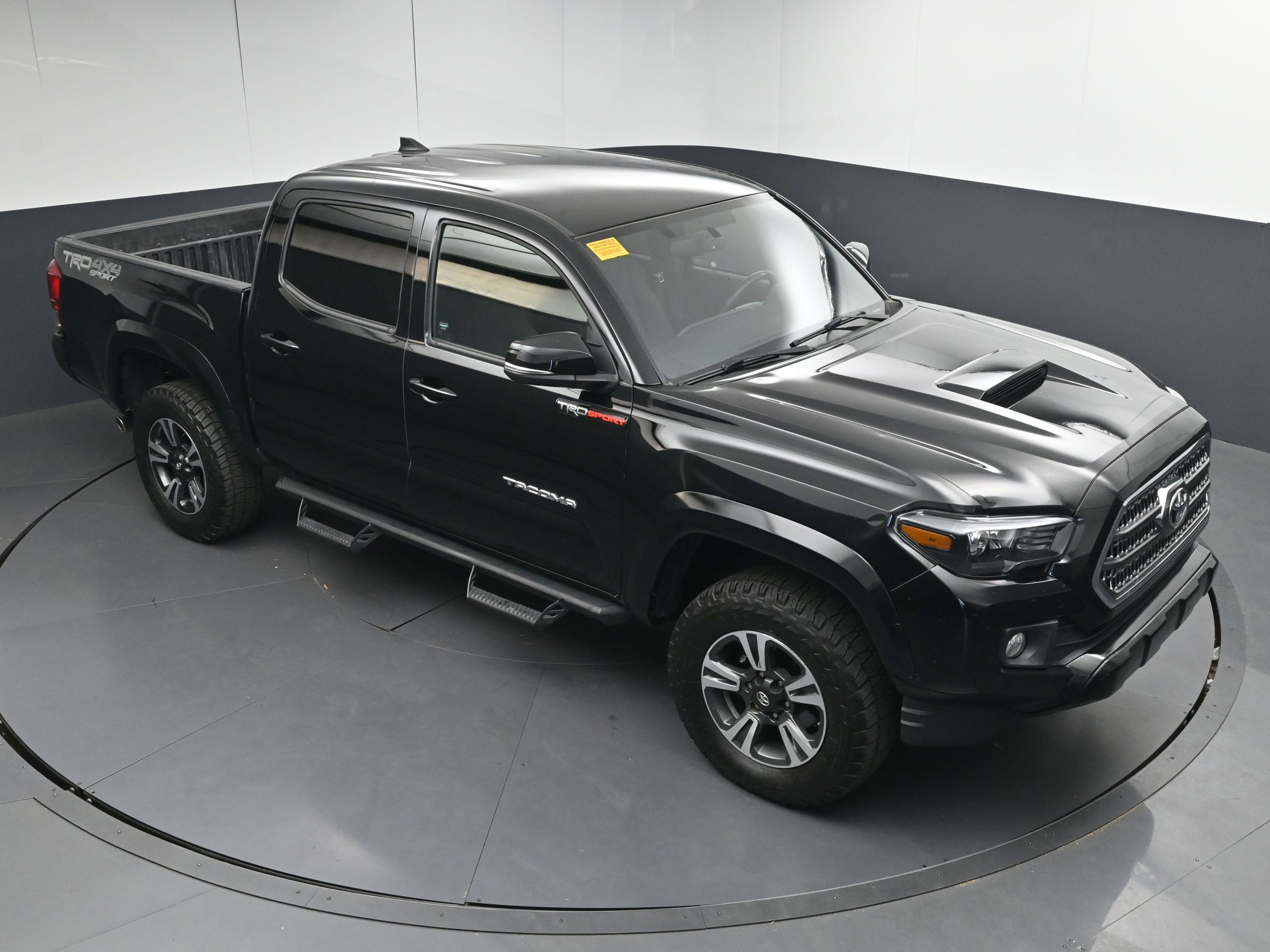 Used 2017 Toyota Tacoma TRD Sport image 36