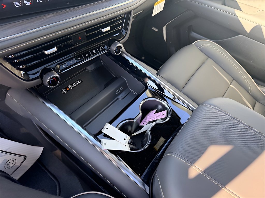 New 2026 Chevrolet Suburban Premier image 21