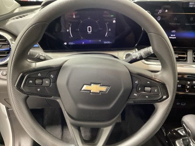 Used 2025 Chevrolet Trax LT FWD image 18