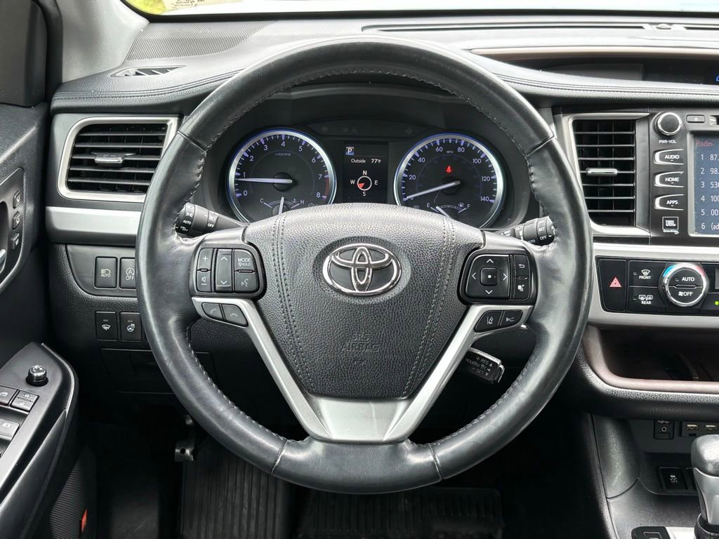 Used 2019 Toyota Highlander Limited Platinum FWD image 18