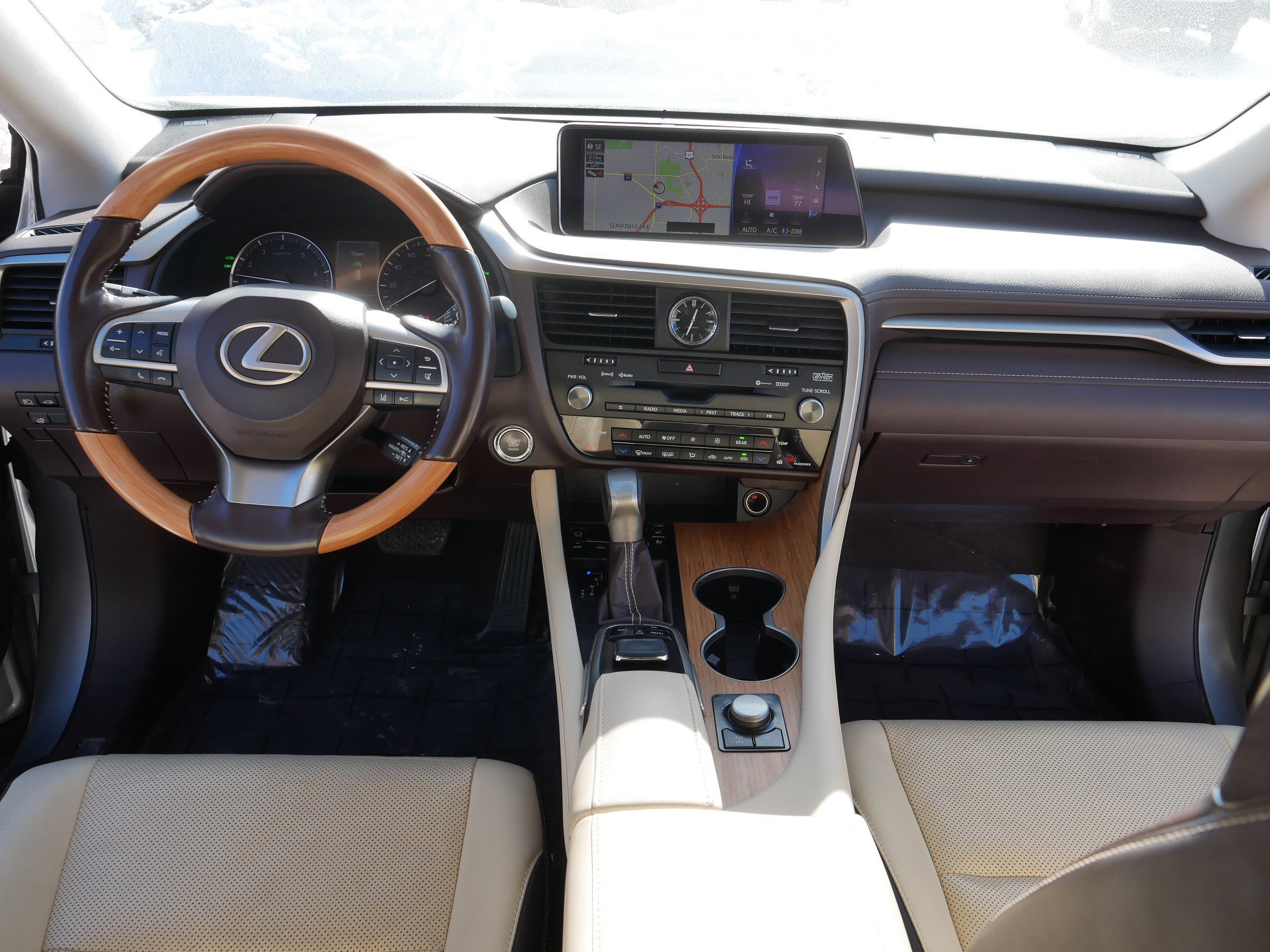 Used 2018 Lexus RX 350L Premium w/ Premium Package image 19