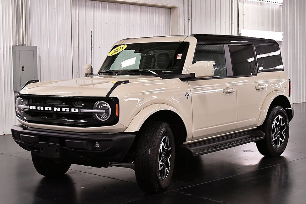 Used 2025 Ford Bronco Outer Banks image 3