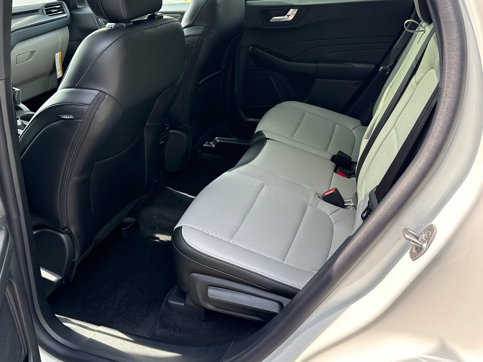 New 2025 Ford Escape SE FWD image 22
