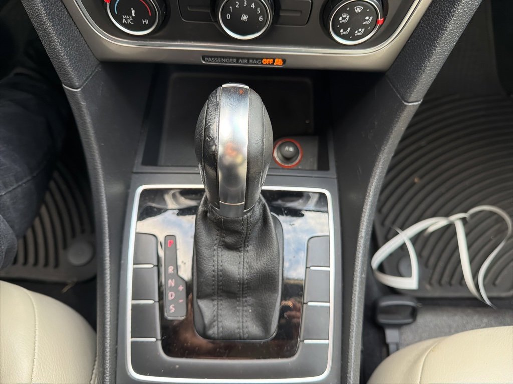 Used 2014 Volkswagen Passat 1.8T Wolfsburg Edition image 19