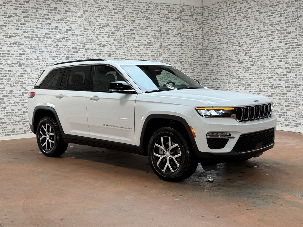 Used 2025 Jeep Grand Cherokee Limited image 2