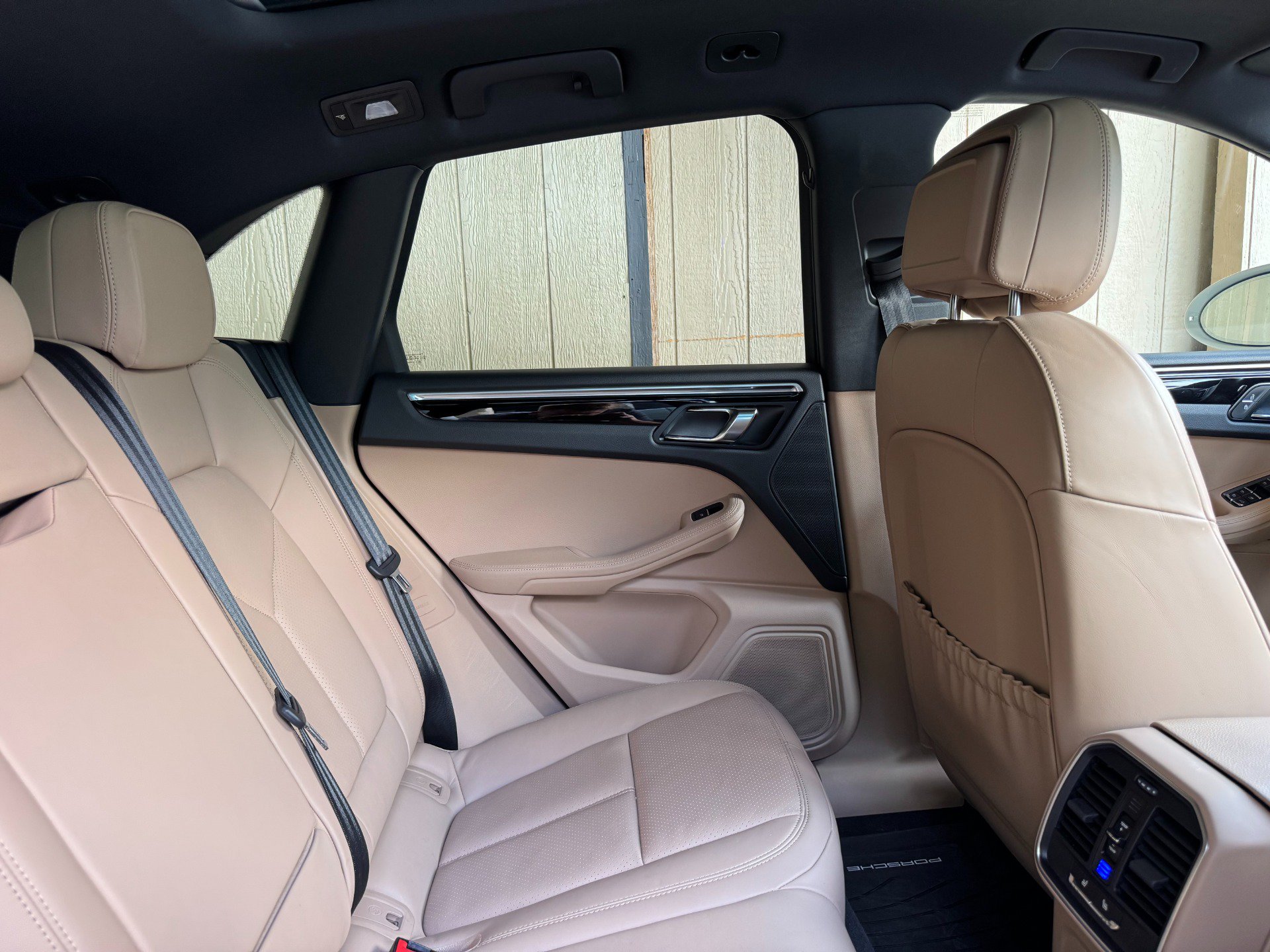 Used 2024 Porsche Macan AWD/4WD image 31