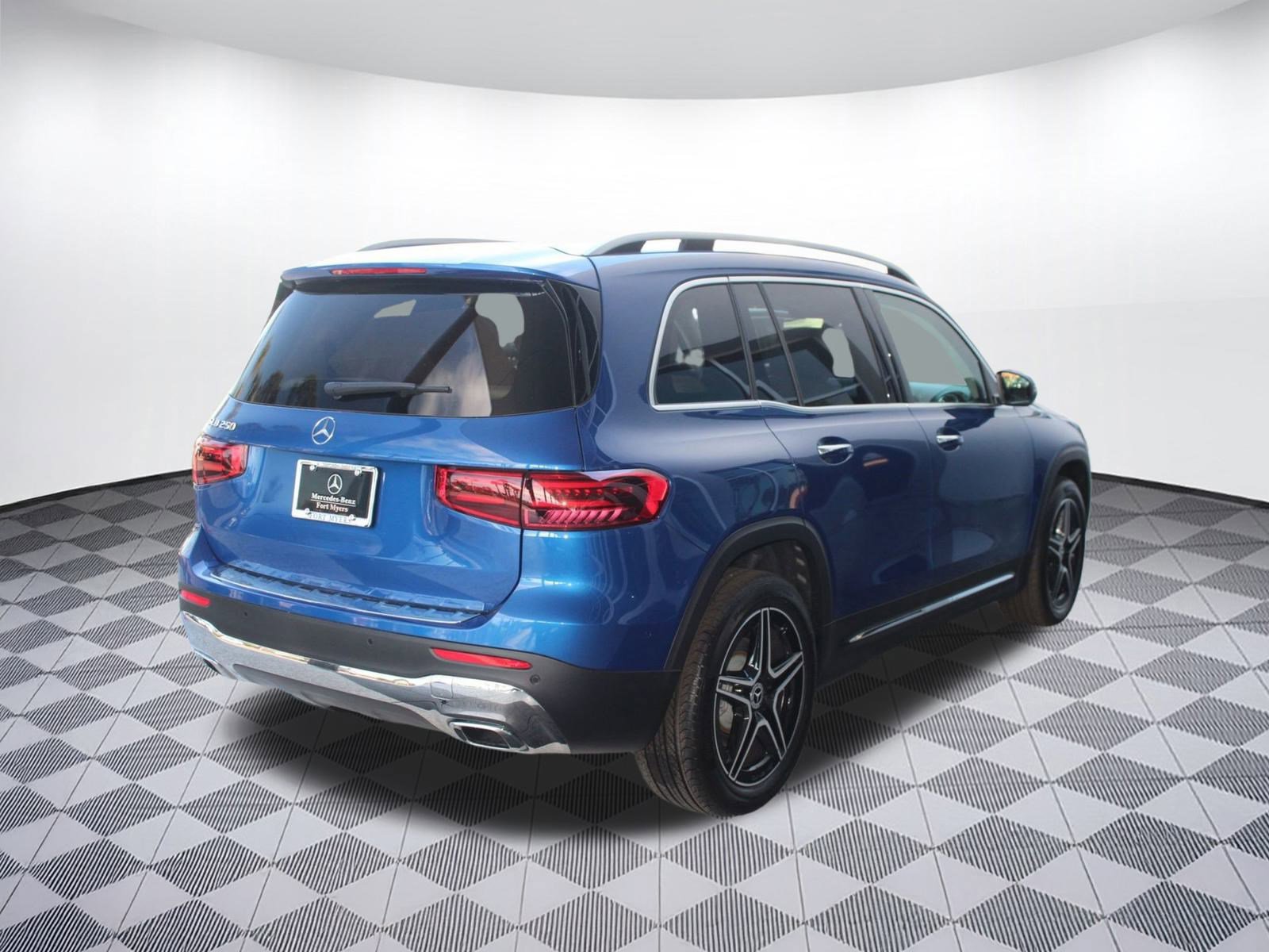 New 2026 Mercedes-Benz GLB 250 image 9