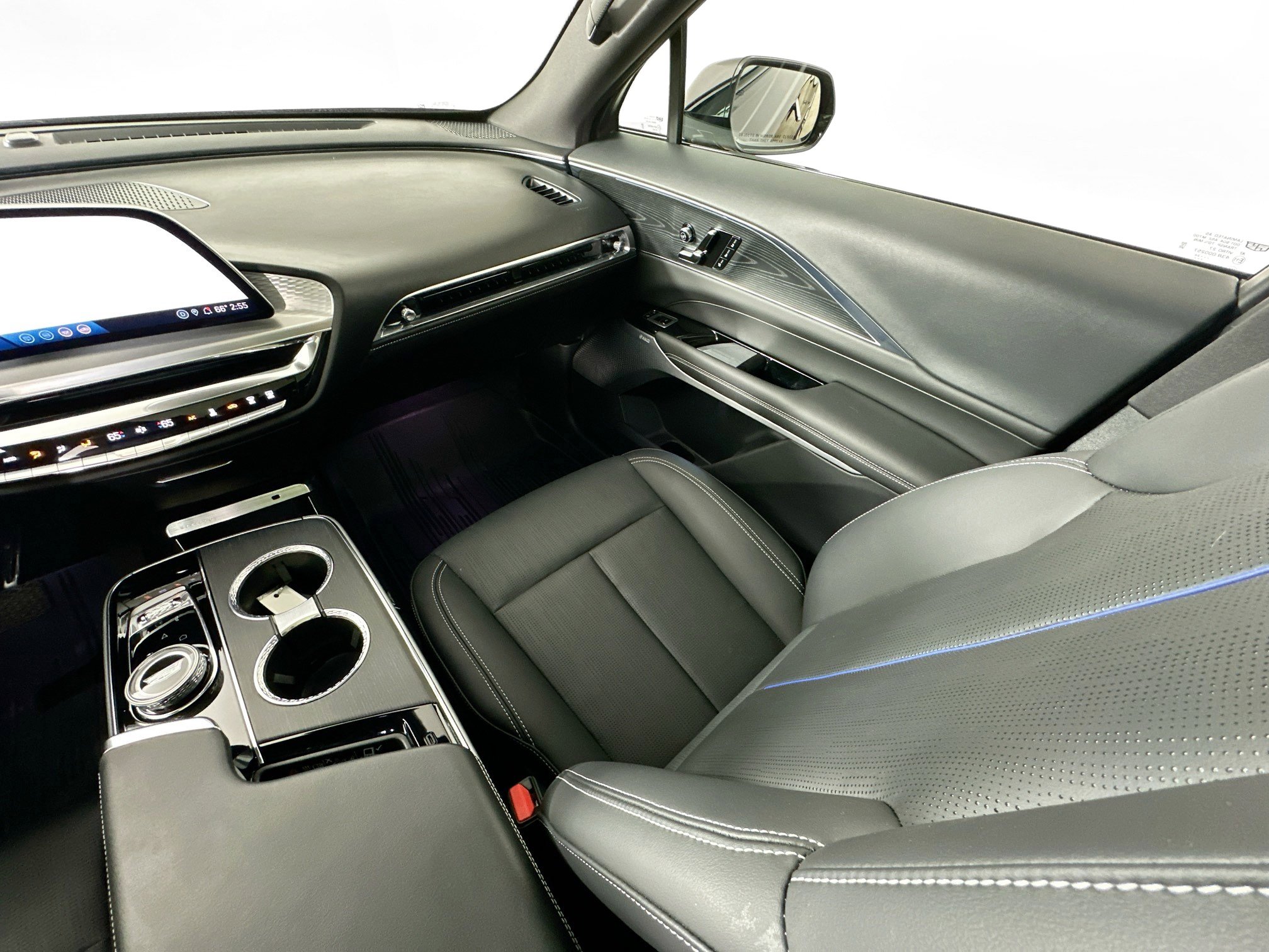 Used 2024 Cadillac Lyriq Luxury w/ LPO, Floor Liner Package image 13