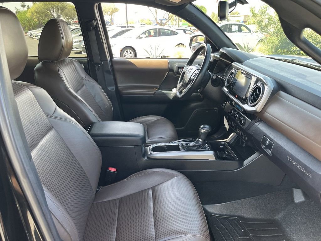 Used 2016 Toyota Tacoma Limited w/ Towing Package RWD image 13