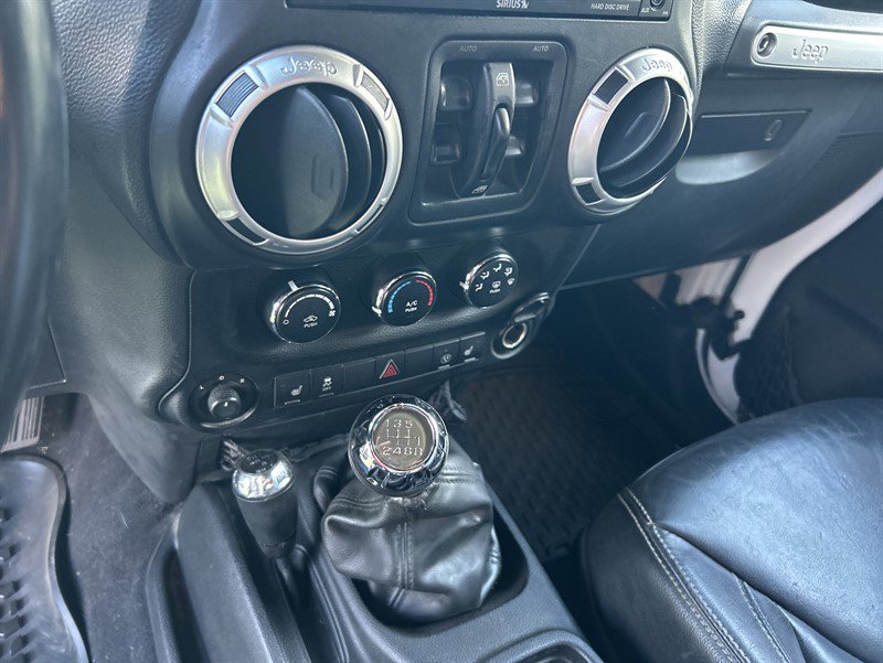 Used 2013 Jeep Wrangler Unlimited Sahara w/ Connectivity Group image 16