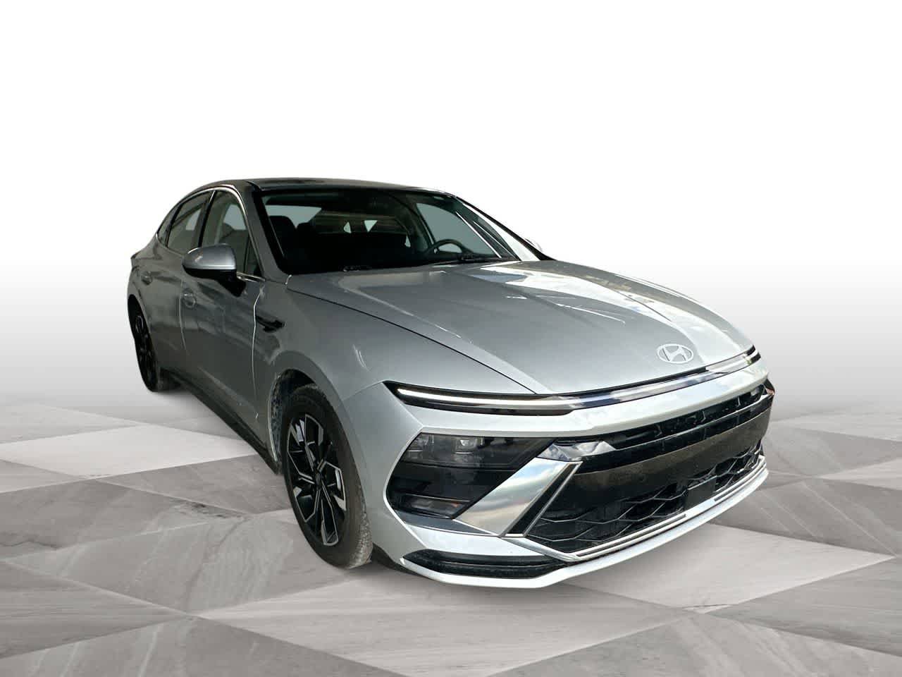 Used 2025 Hyundai Sonata SEL FWD image 2