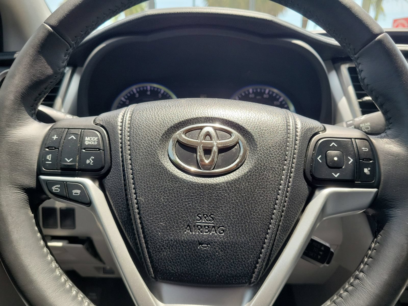 Used 2015 Toyota Highlander XLE FWD image 19