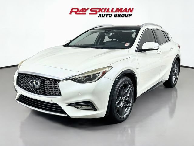 Used 2017 INFINITI QX30 Premium w/ Navigation Package FWD image 3
