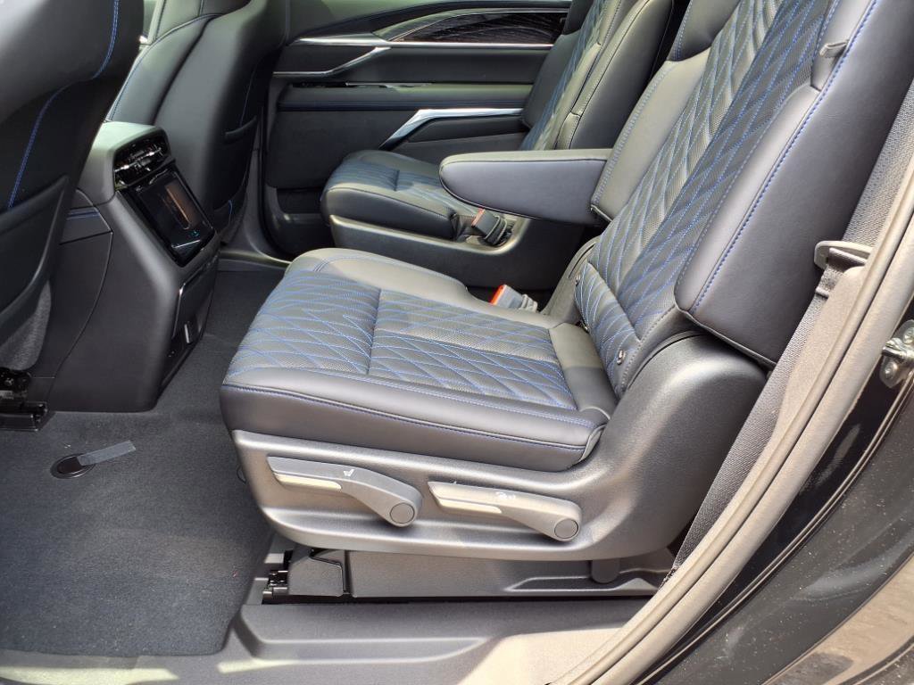 New 2026 Cadillac Escalade IQL Luxury image 12