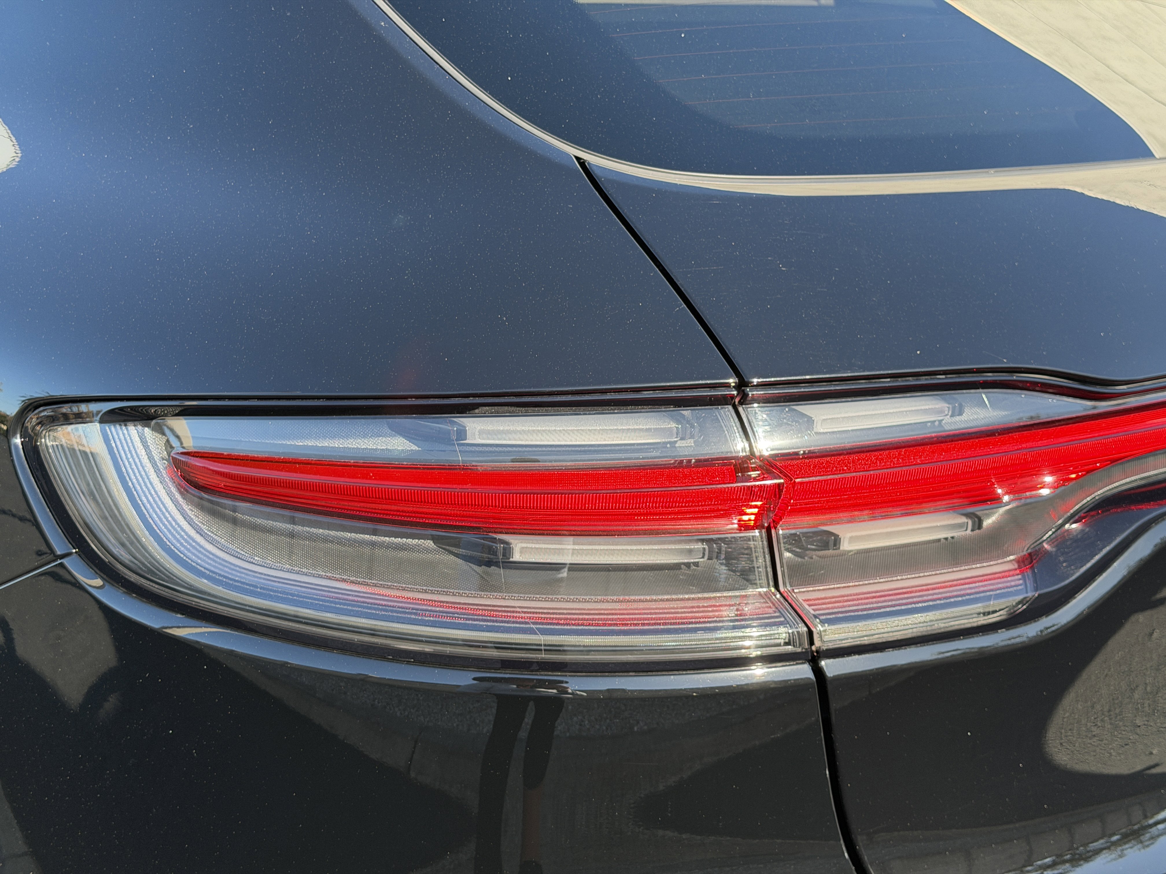 Certified 2022 Porsche Macan image 14