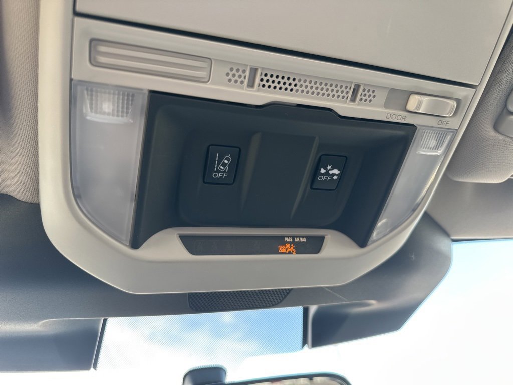 Used 2023 Subaru Forester Base image 17