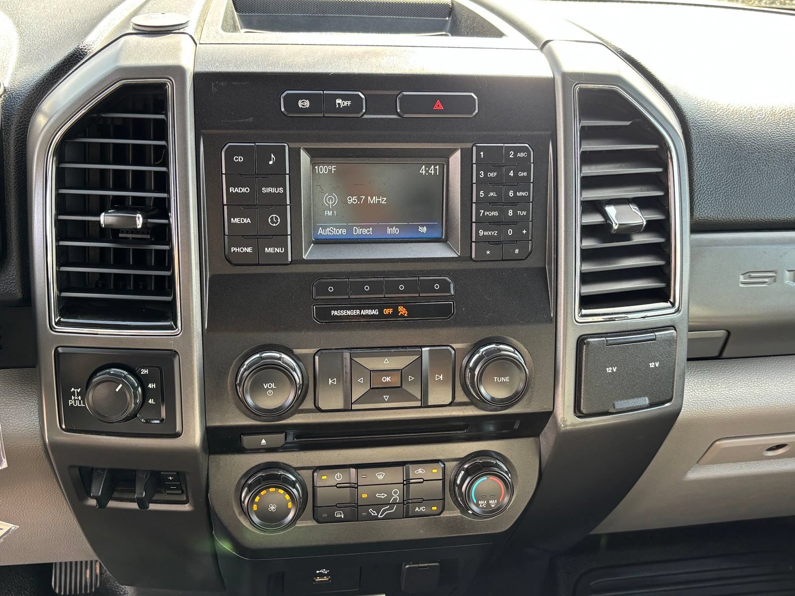 Used 2018 Ford F350 XLT w/ Camper Package AWD/4WD image 17