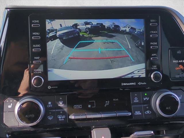 Used 2022 Toyota Highlander XLE image 14