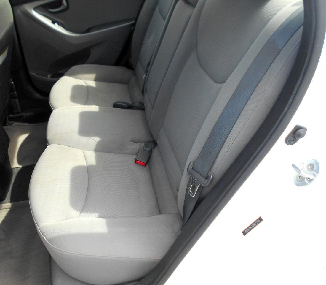 Used 2016 Hyundai Elantra SE FWD image 18