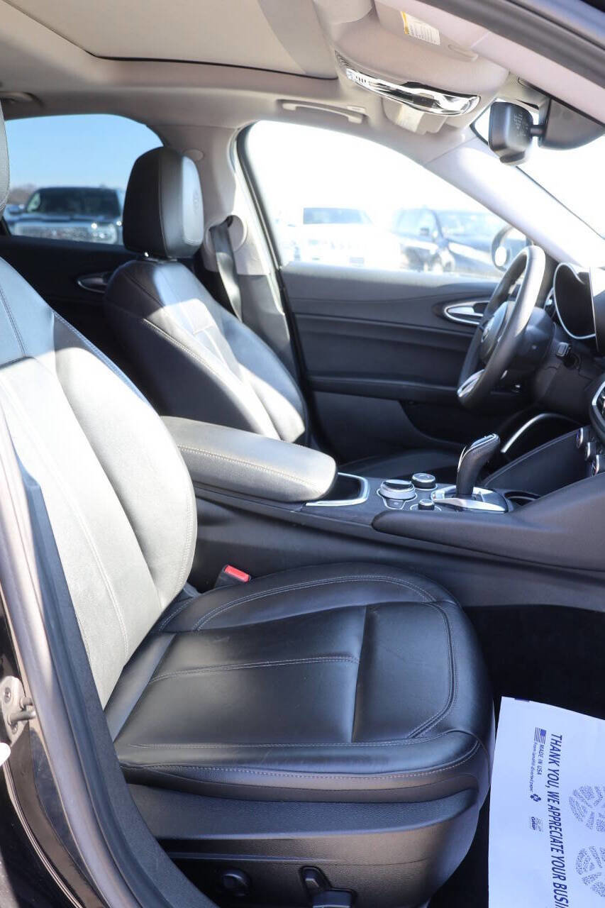 Used 2020 Alfa Romeo Giulia Sprint w/ Cold Weather Package image 15