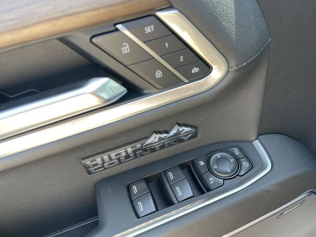 New 2026 Chevrolet Silverado 1500 High Country w/ Midnight Edition AWD/4WD image 13