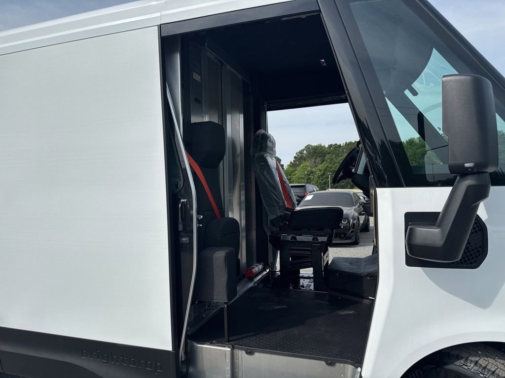 Used 2024 Chevrolet Brightdrop 400 w/ Commercial Equipment Package AWD/4WD image 23