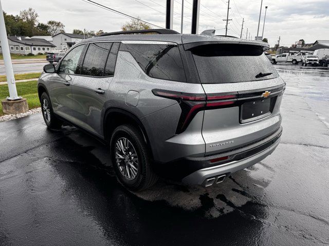 Used 2025 Chevrolet Traverse LT image 4