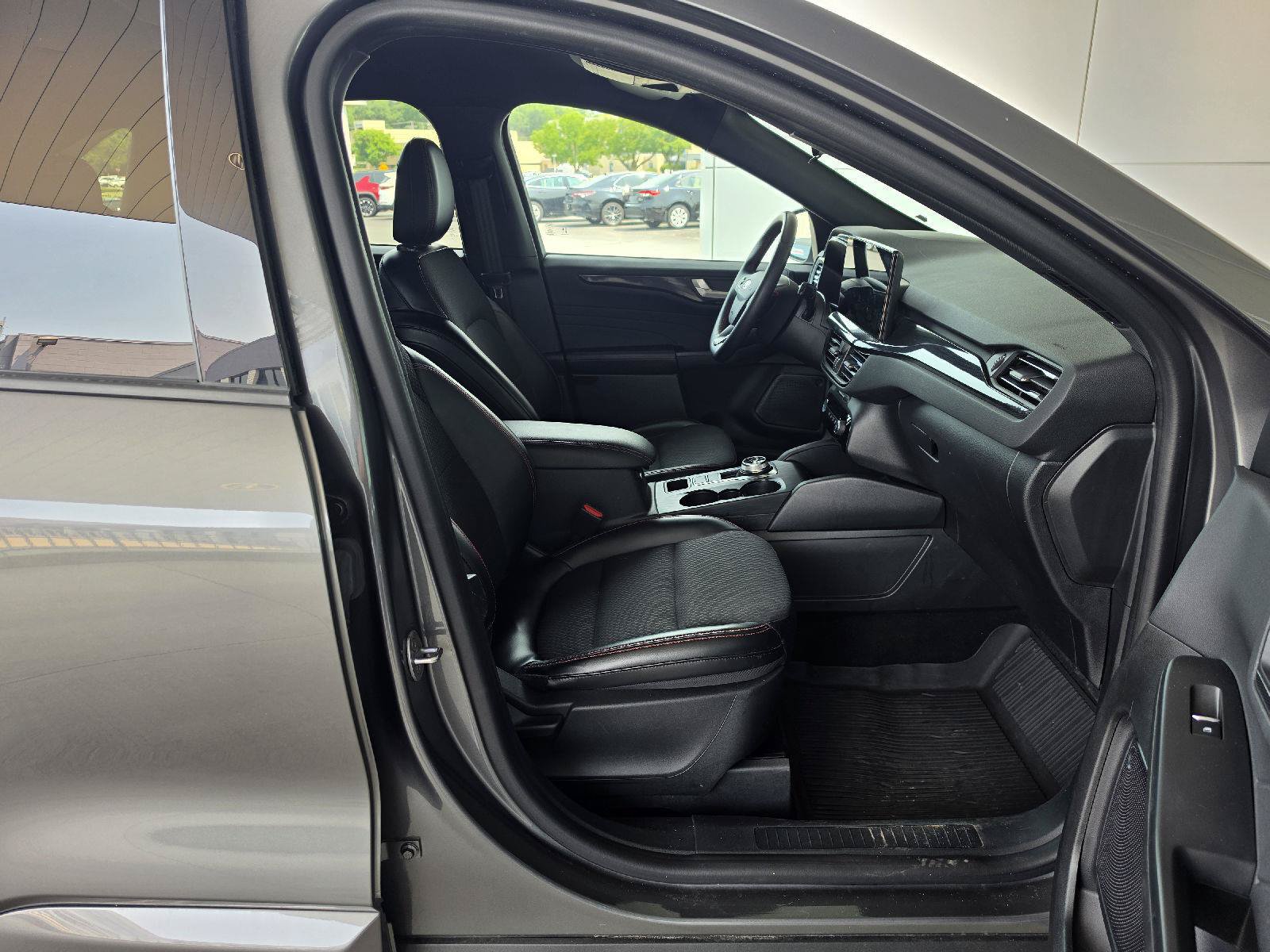 Used 2024 Ford Escape ST-Line w/ Tech Pack #1 AWD/4WD image 13