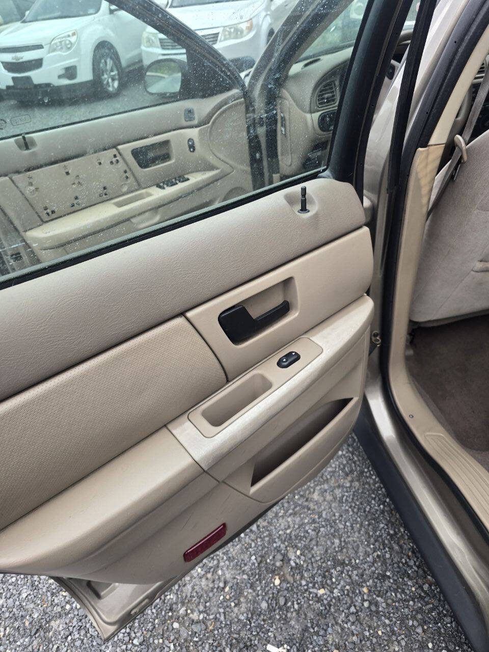 Used 2003 Ford Taurus SES FWD image 15