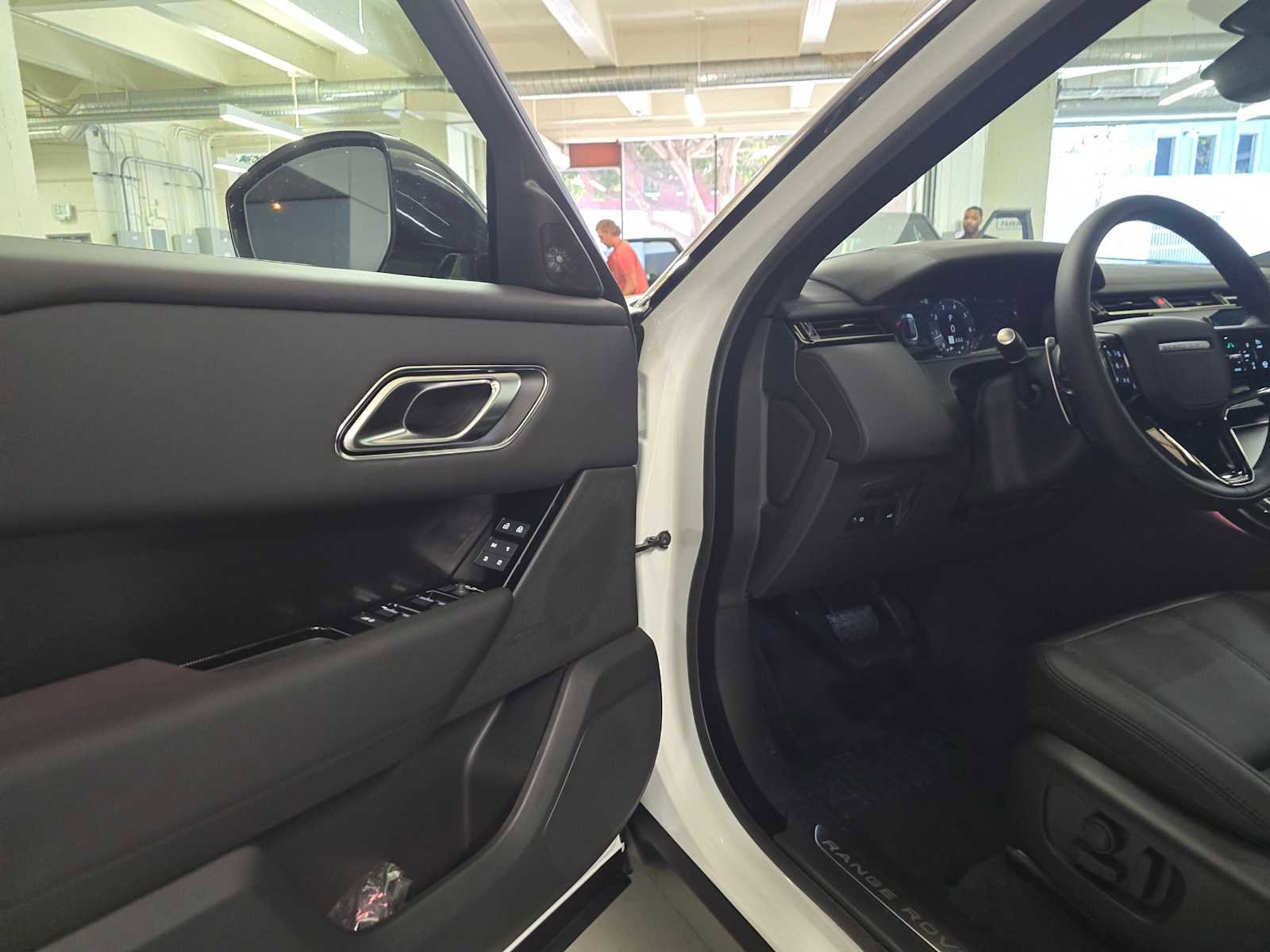 New 2026 Land Rover Range Rover Velar Dynamic SE image 19