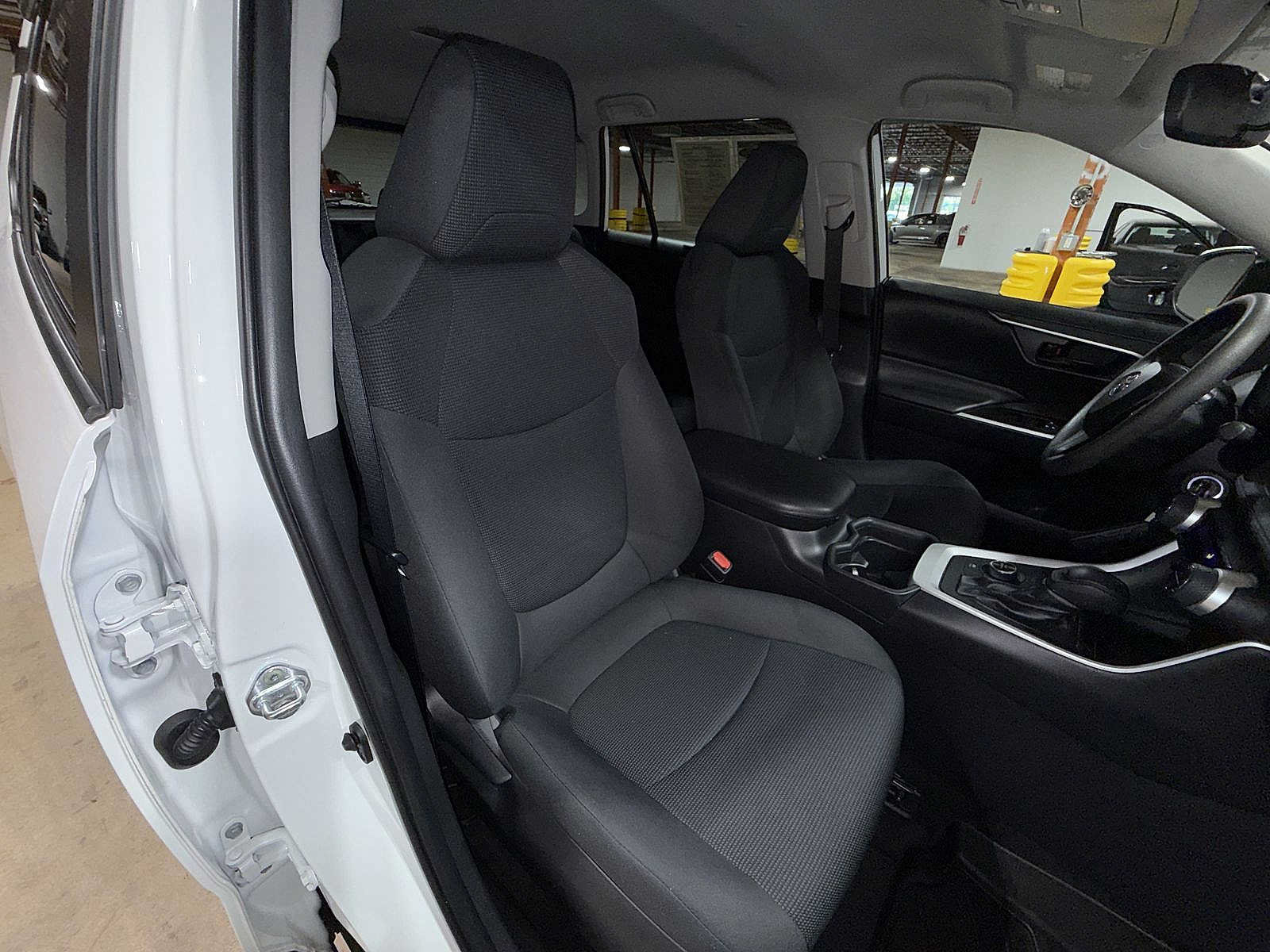 Used 2020 Toyota RAV4 LE w/ Carpet Mat Package AWD/4WD image 16