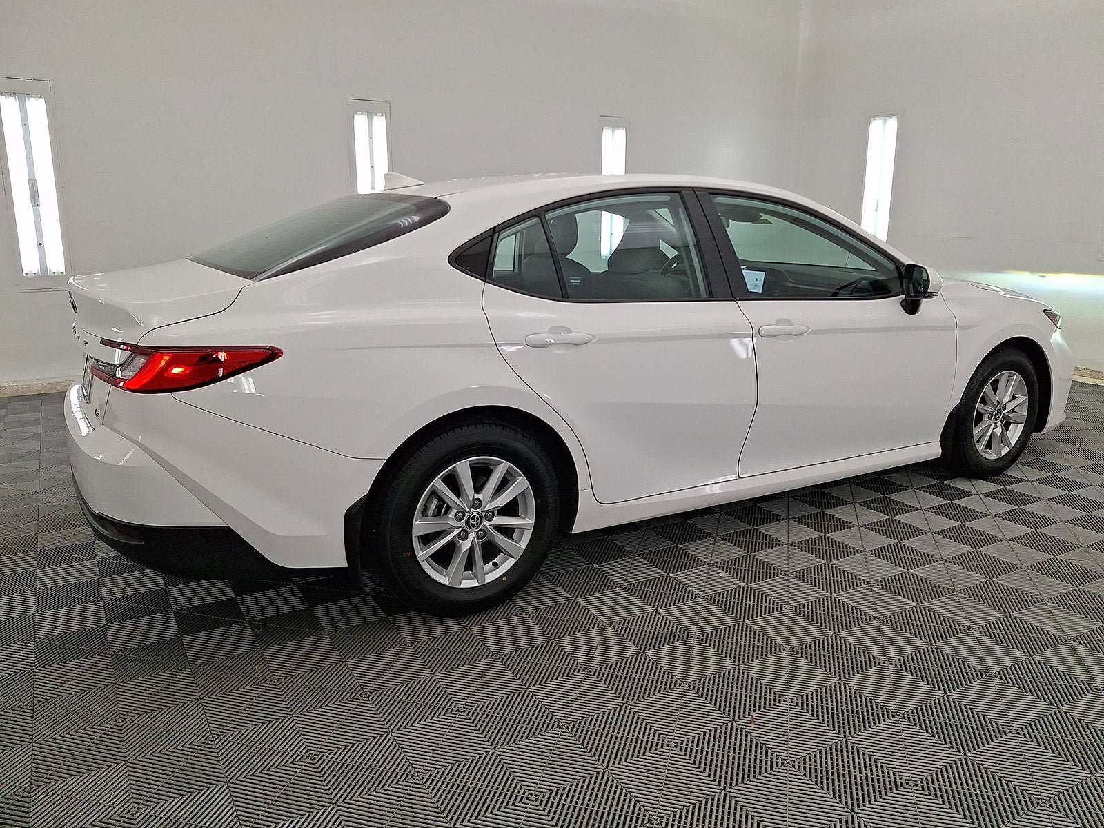 Used 2025 Toyota Camry LE FWD image 17