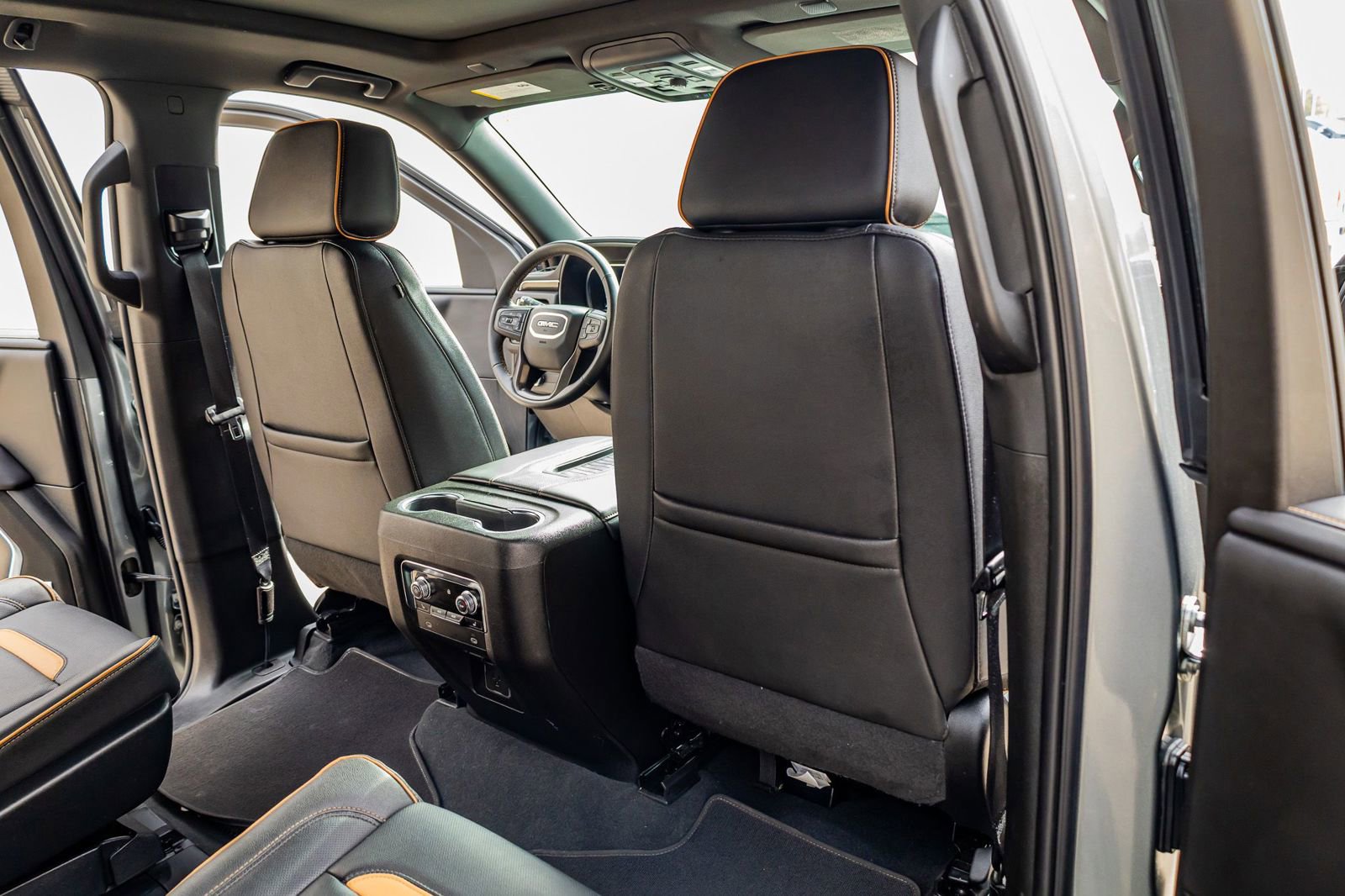 Used 2023 GMC Yukon XL AT4 image 31