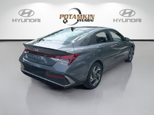 Used 2025 Hyundai Elantra Sport FWD image 6