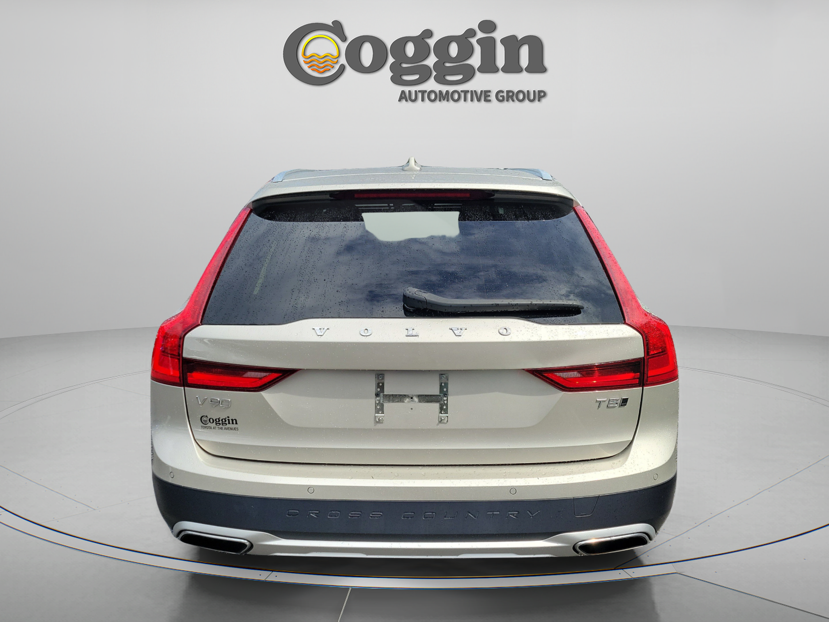Used 2019 Volvo V90 T5 Cross Country AWD/4WD image 3