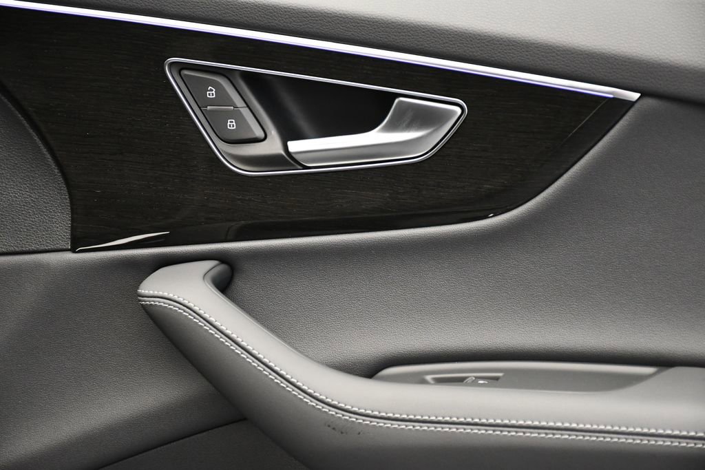 Used 2025 Audi Q7 3.0T Premium Plus w/ Premium Plus Package image 46