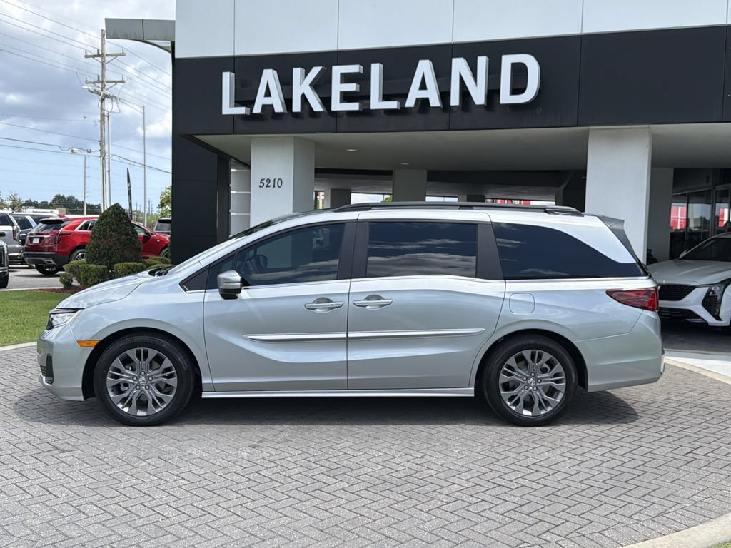 Used 2025 Honda Odyssey Touring image 3