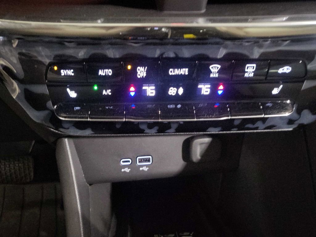 Used 2025 Buick Encore GX Avenir w/ Avenir Technology Package image 14