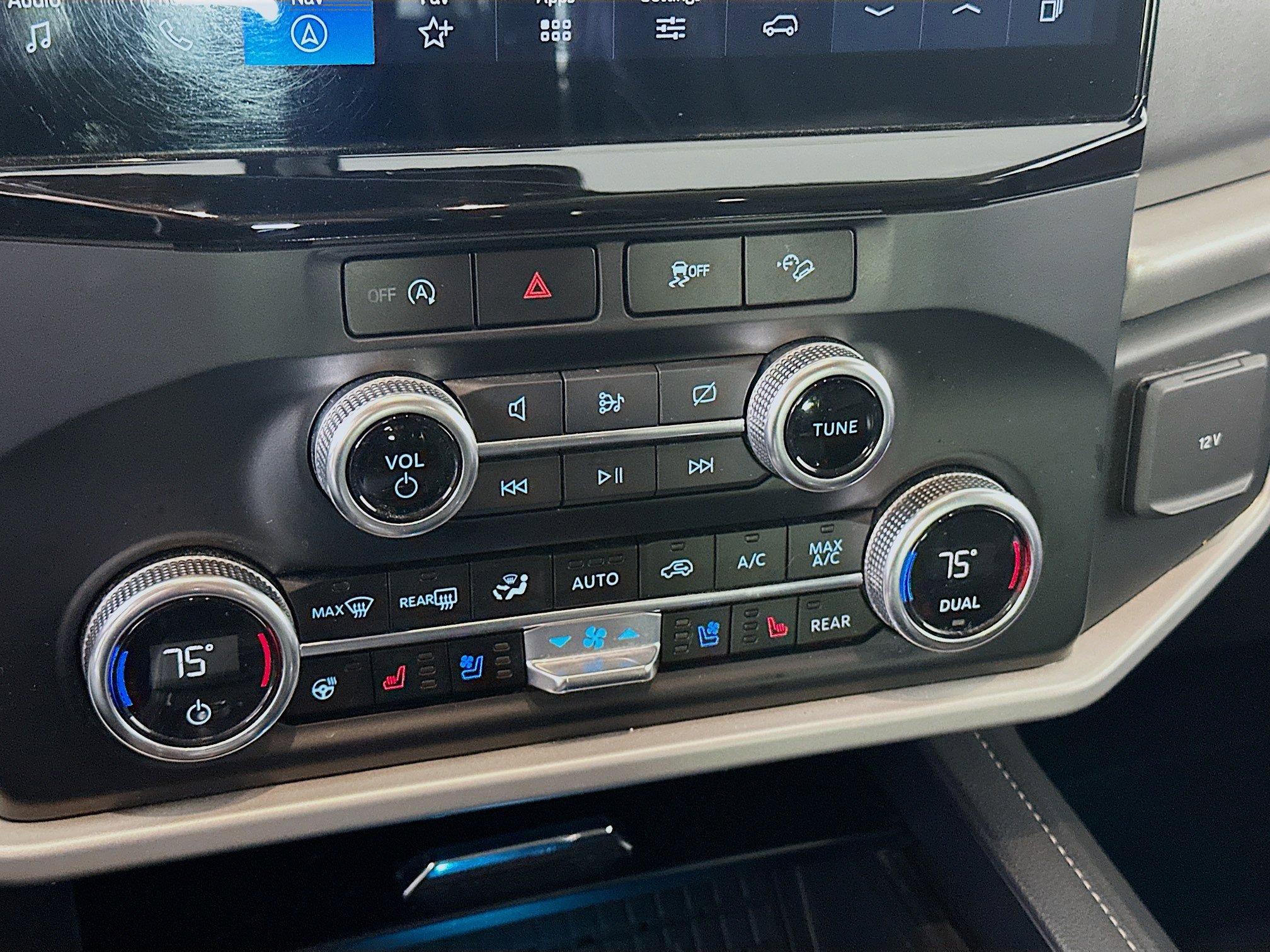 Used 2024 Ford Expedition Max XLT image 24