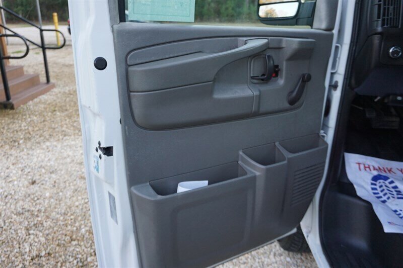 Used 2010 Chevrolet Express 1500 RWD image 25